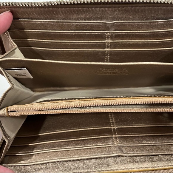 Authentic Coach Large Zipper Classic "C" Wallet (Tan/Brown) - Picture 6 of 8